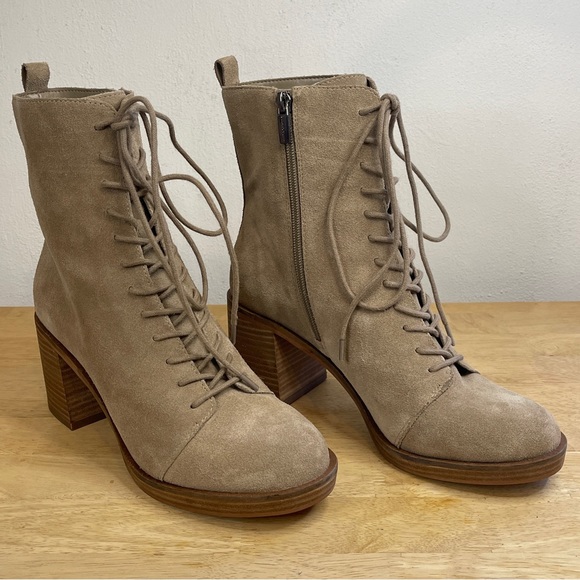 Vince Camuto Kymra Suede Neutral Taupe Heeled Boots Ankle Booties Size 9.5 - Picture 1 of 16